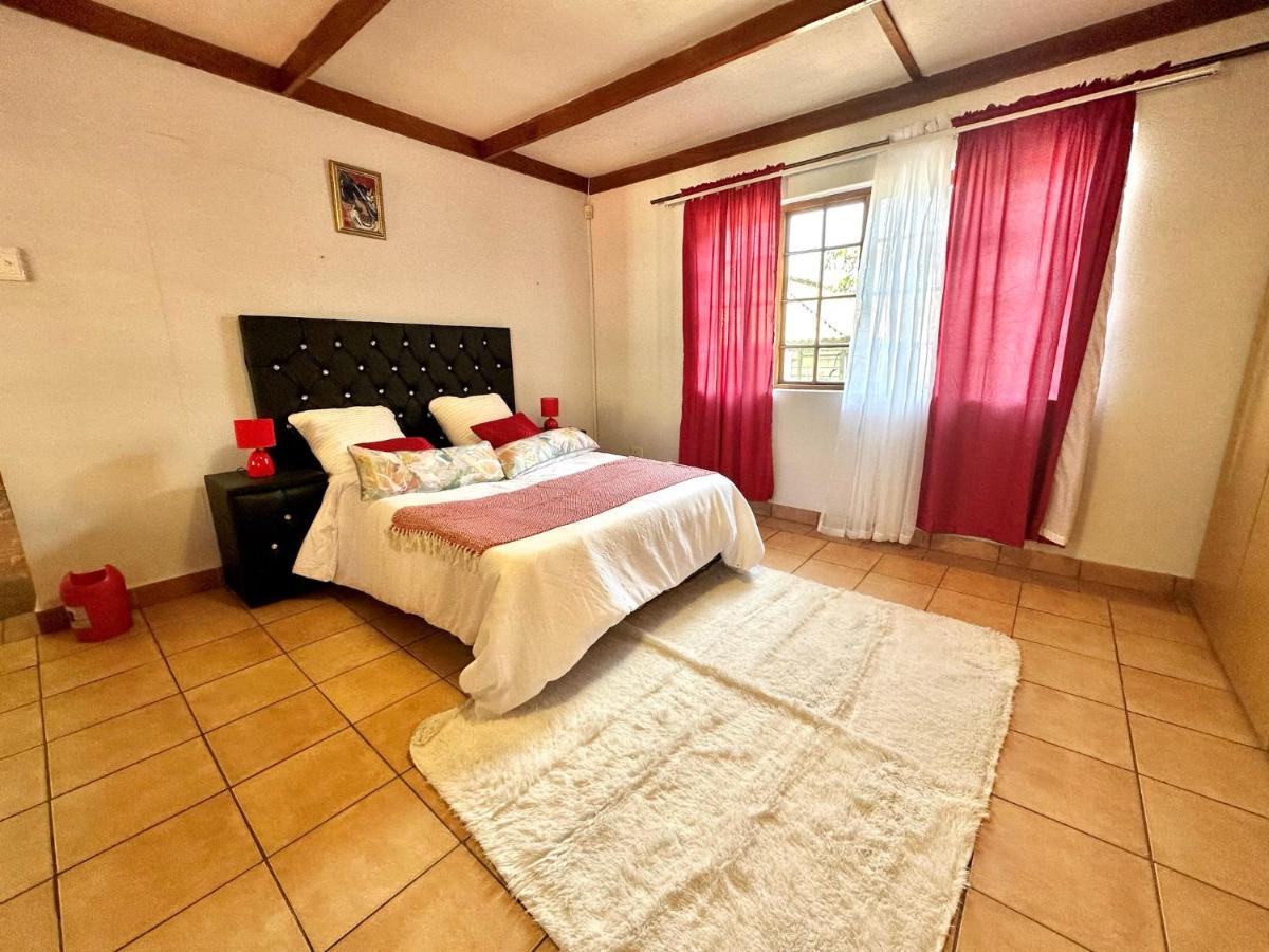 Blue Lantern Bed And Breakfast Kempton Park Exterior foto