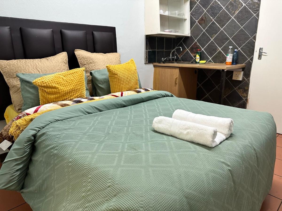 Blue Lantern Bed And Breakfast Kempton Park Exterior foto