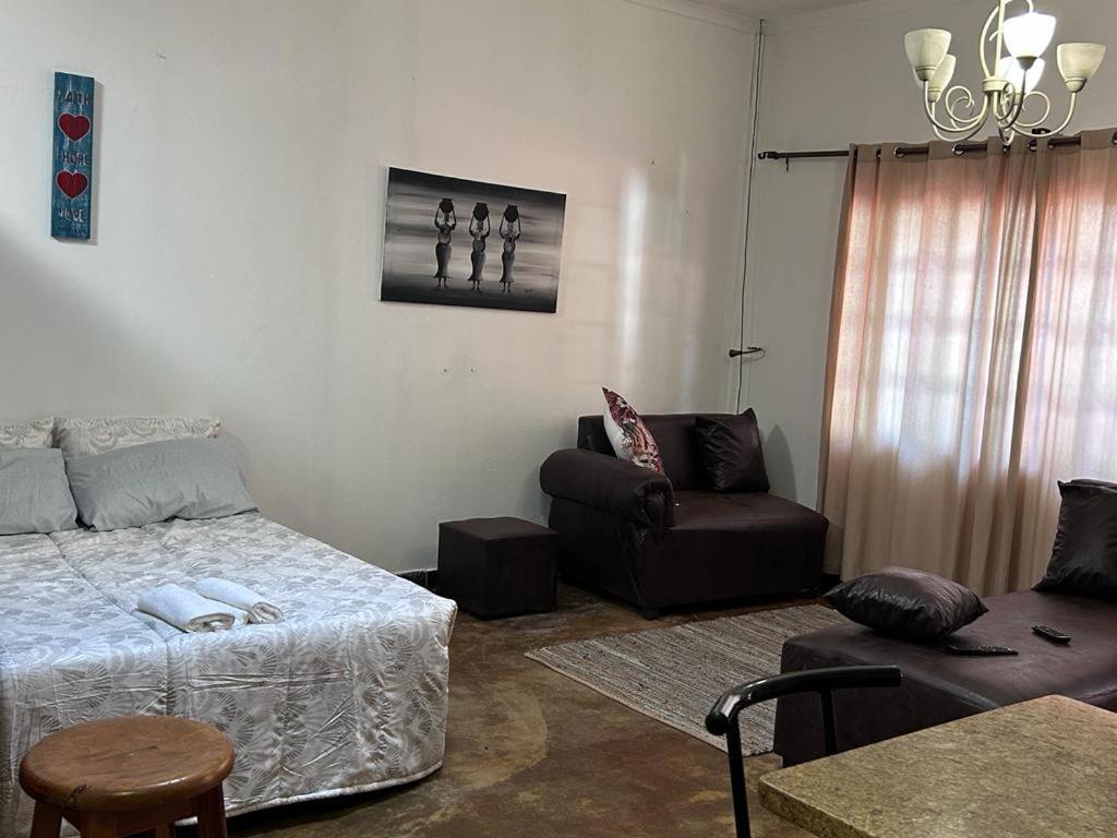 Blue Lantern Bed And Breakfast Kempton Park Exterior foto