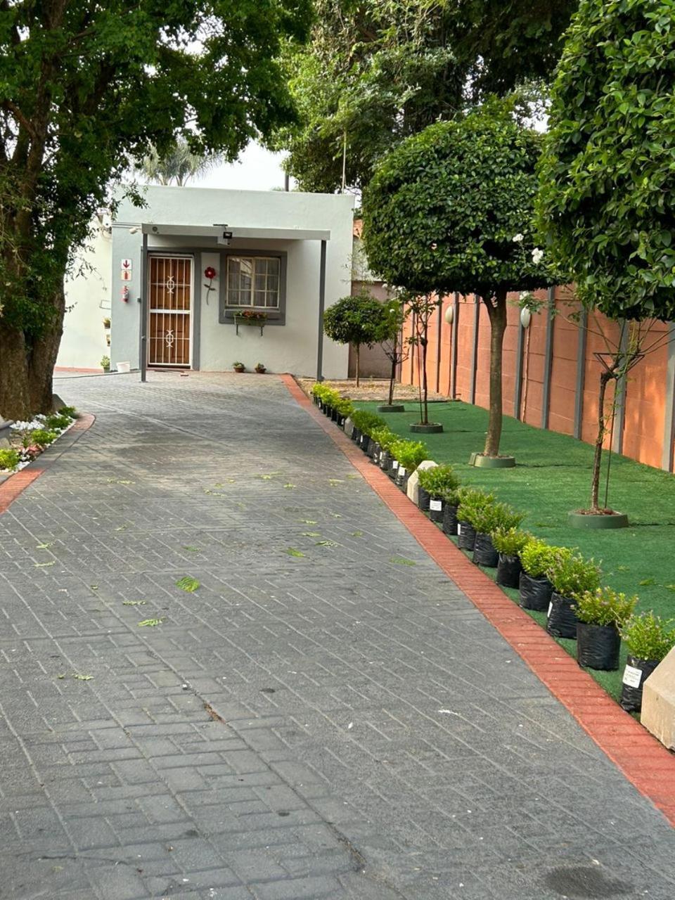 Blue Lantern Bed And Breakfast Kempton Park Exterior foto