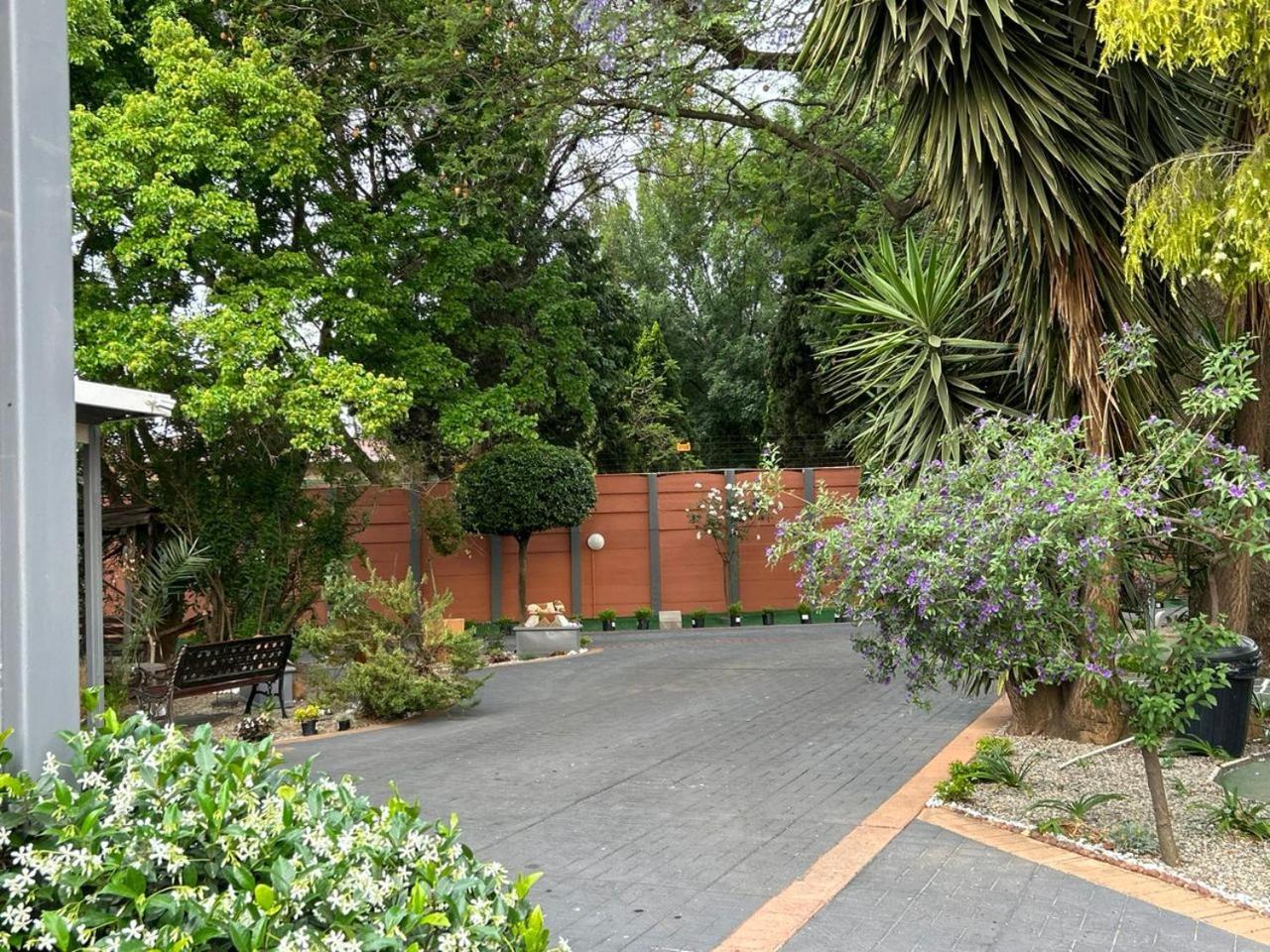 Blue Lantern Bed And Breakfast Kempton Park Exterior foto
