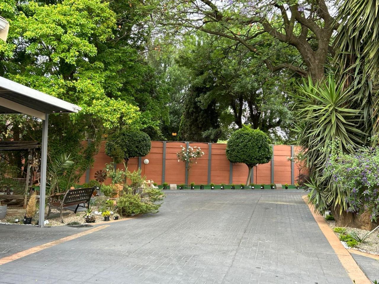Blue Lantern Bed And Breakfast Kempton Park Exterior foto