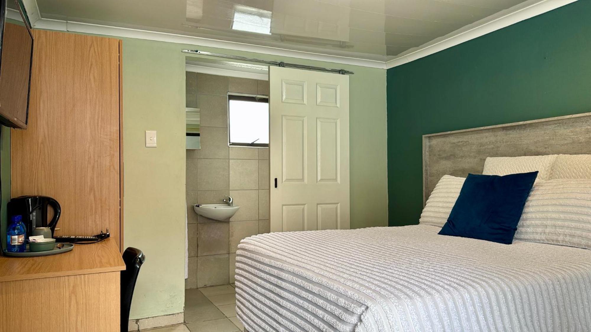 Blue Lantern Bed And Breakfast Kempton Park Exterior foto